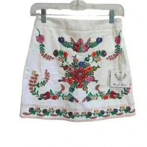 NWT Beautiful Floral Embroidered Boho Mini Skirt